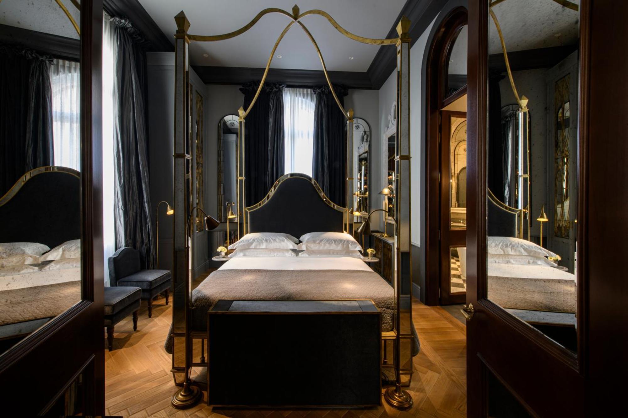 Helvetia&Bristol Firenze - Starhotels Collezione Екстер'єр фото A room at the Hotel de Crillon