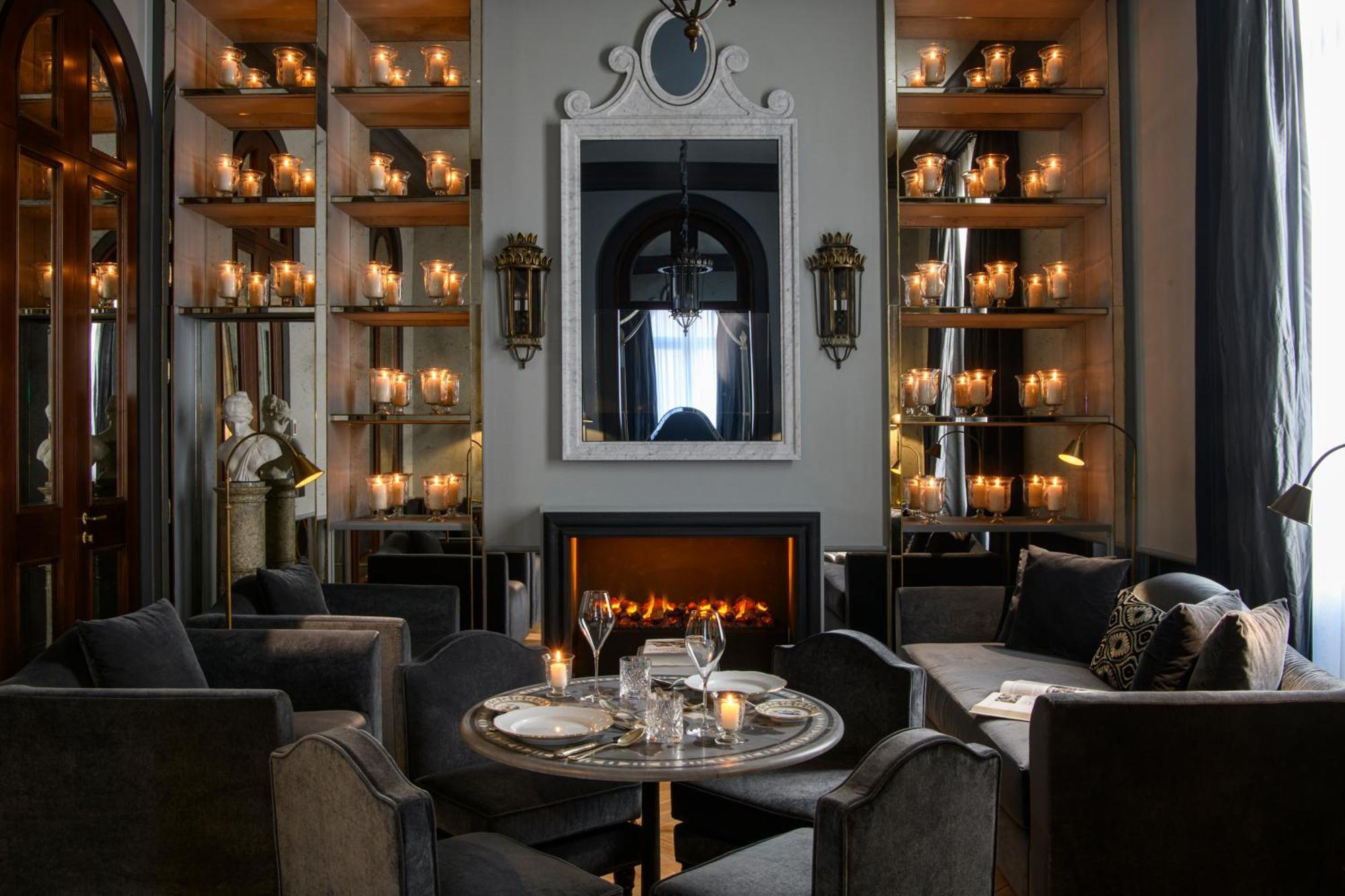Helvetia&Bristol Firenze - Starhotels Collezione Екстер'єр фото The fireplace at the restaurant